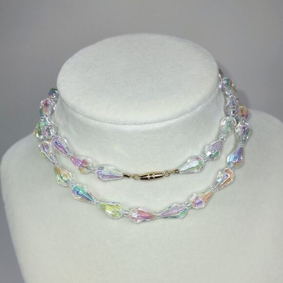 Vintage Plastic Aurora Borealis Teardrop Faceted 24" Necklace With Screw Clasp - Picture 2 of 9